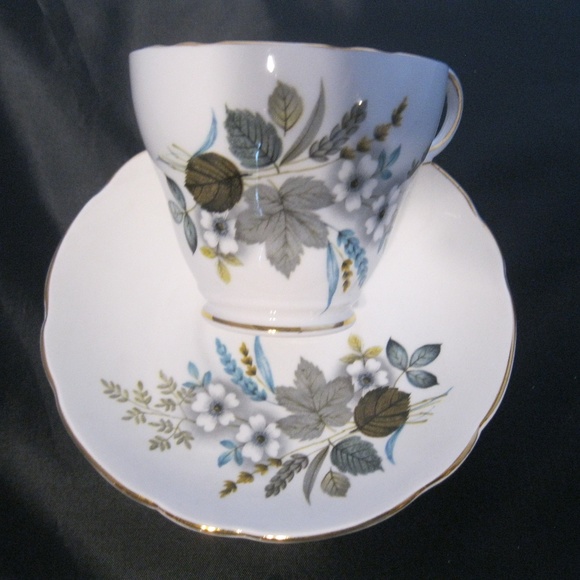 Vintage Regency English Teacup & Saucer Bone China - Picture 3 of 7